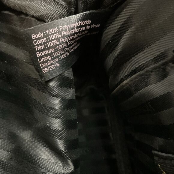 Victoria's Secret Black City Crossbody Belt Bag Purse Lips Tassel - Picture 8 of 10